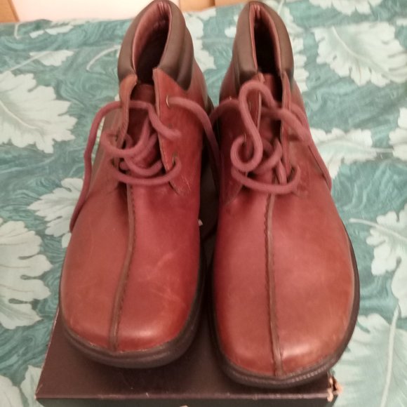 Simple brand Men\'s Boots Size 11.5
